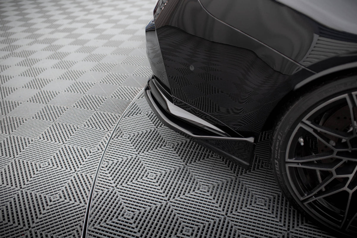 Nærbilde av sideflaps bak i ABS-plast med UV-coating til BMW M3 G81