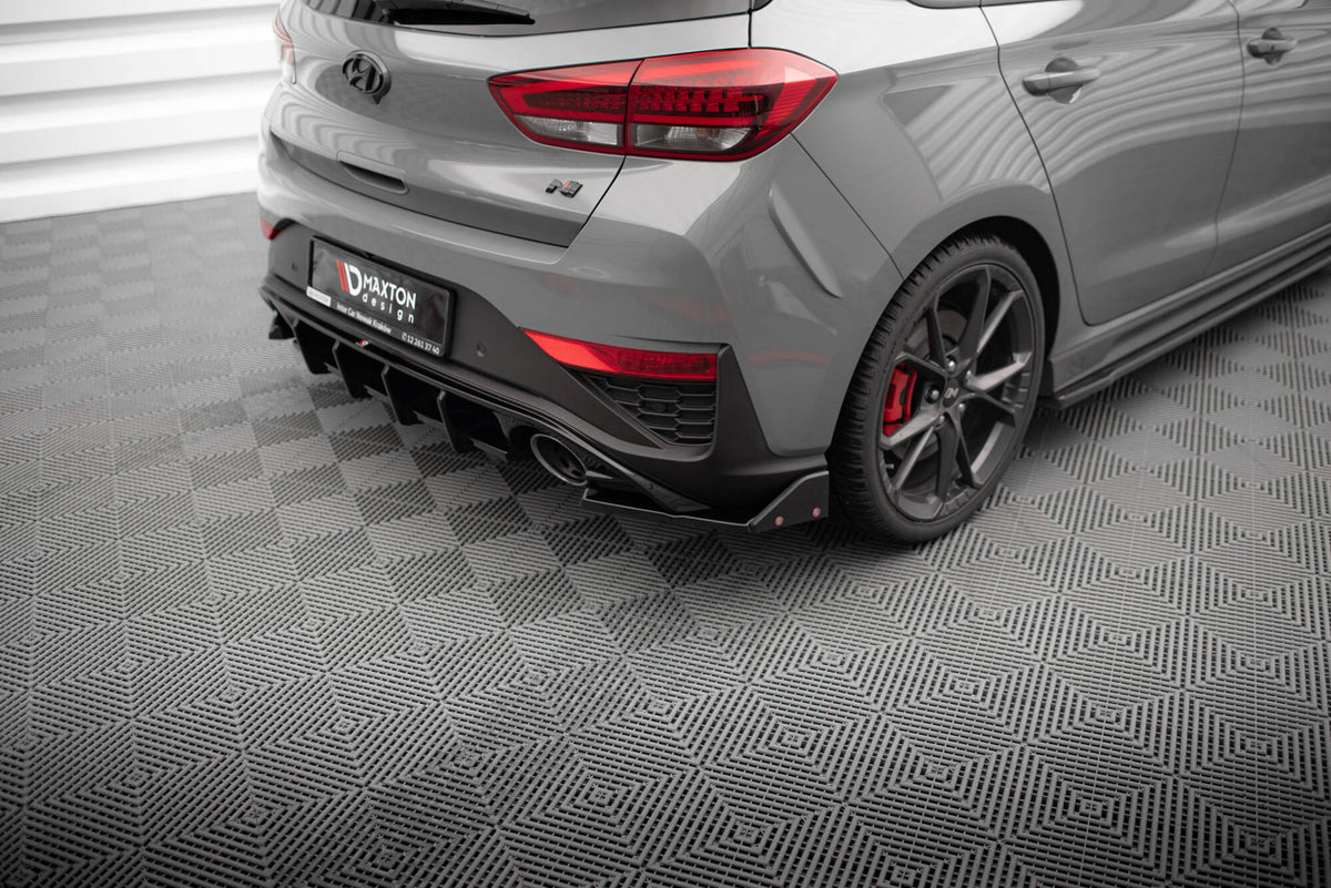 Bakre sideflaps V.4 til Hyundai I30 N Facelift sett ovenfra med Street Pro-flaps