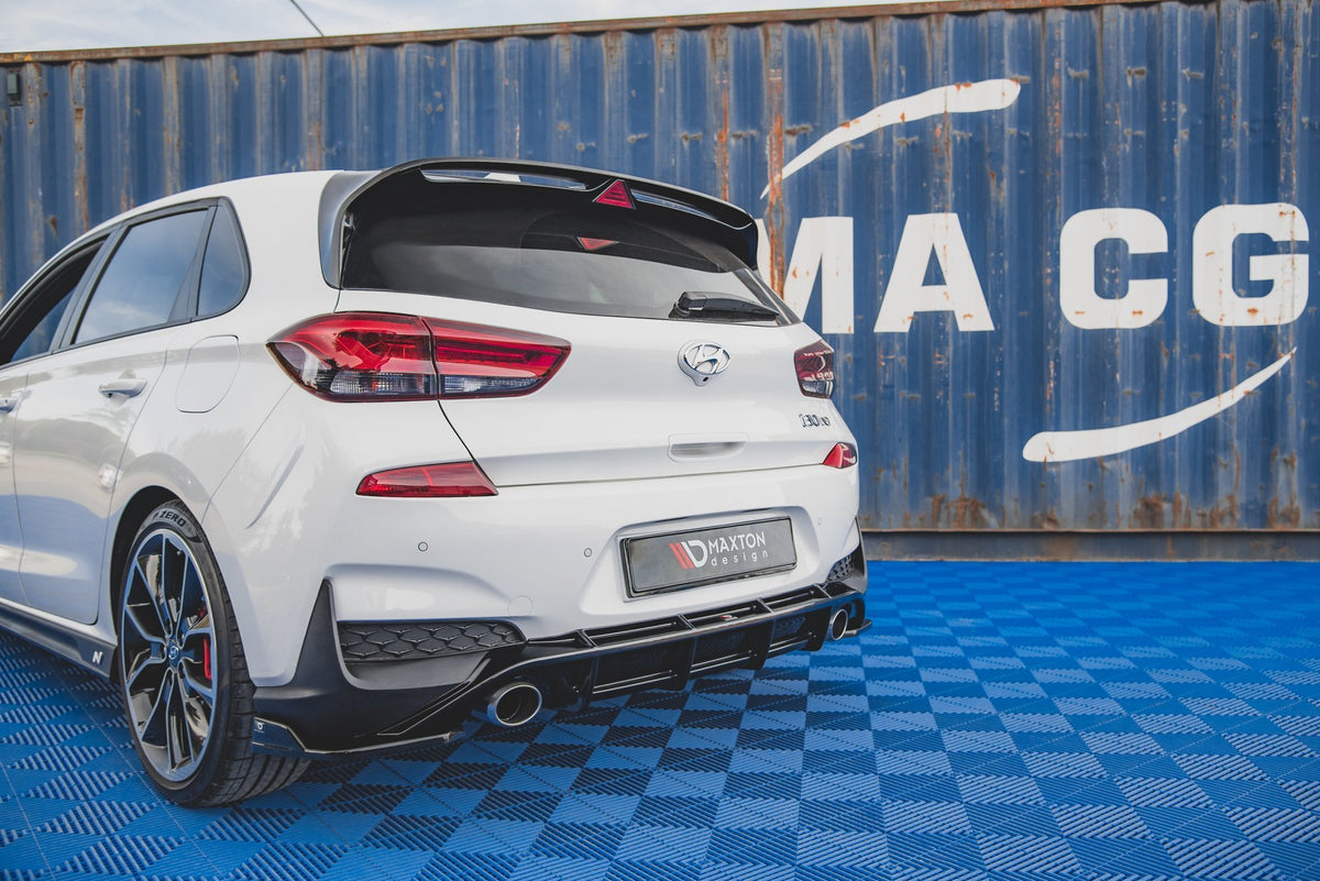 Maxton Design sideflaps bak V.4 til i30 N Hatchback, skrå vinkel bakfra