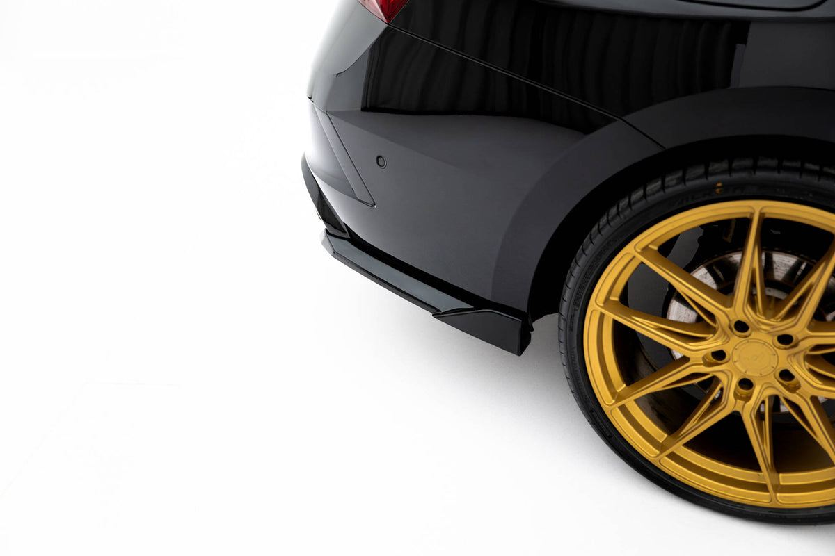Nærbilde av sideflap bak V.6 for Skoda Octavia RS MK4 Facelift