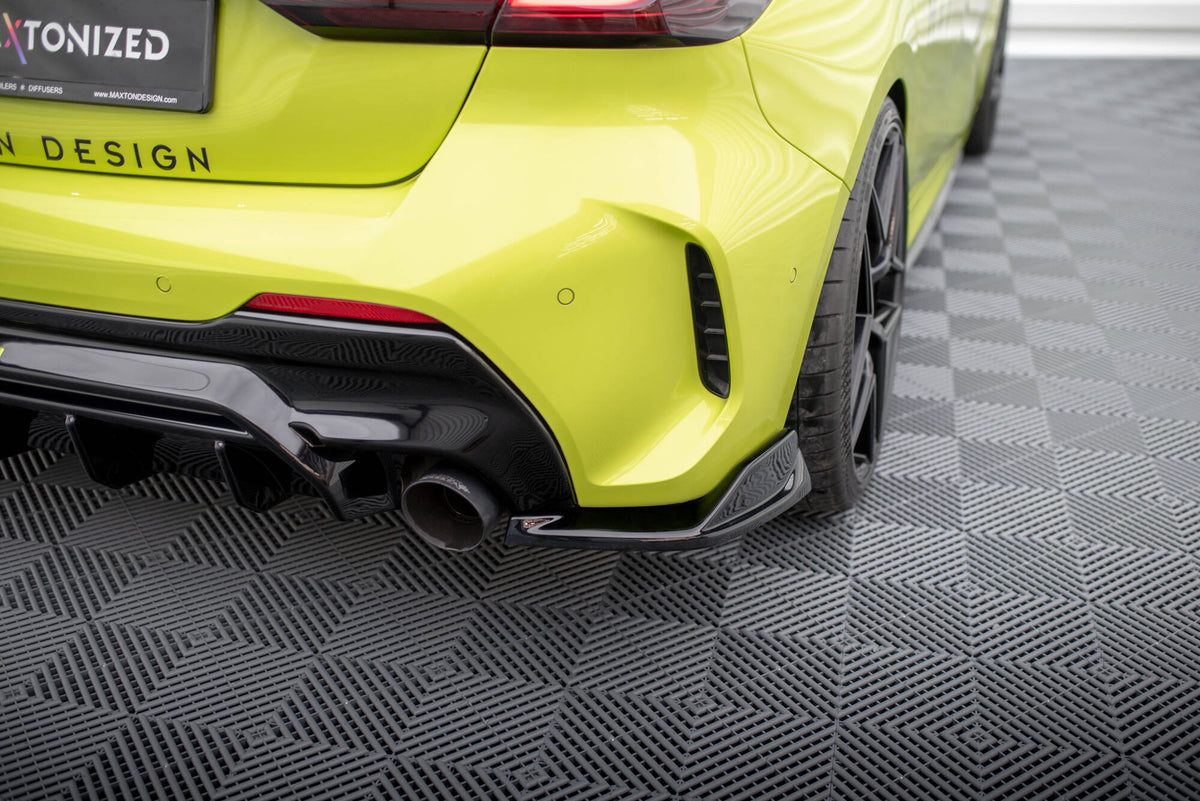 M-Maxton sideflaps bak V.8 til BMW 1-serie F40 M-Pakke 128Ti – frontvinkel