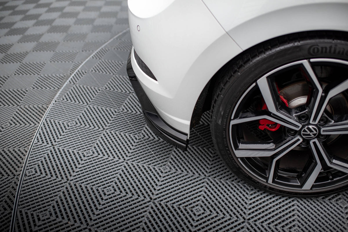 Sidesplitter bak for VW Polo GTI MK6 Facelift i sort ABS-plast vist i nærbilde