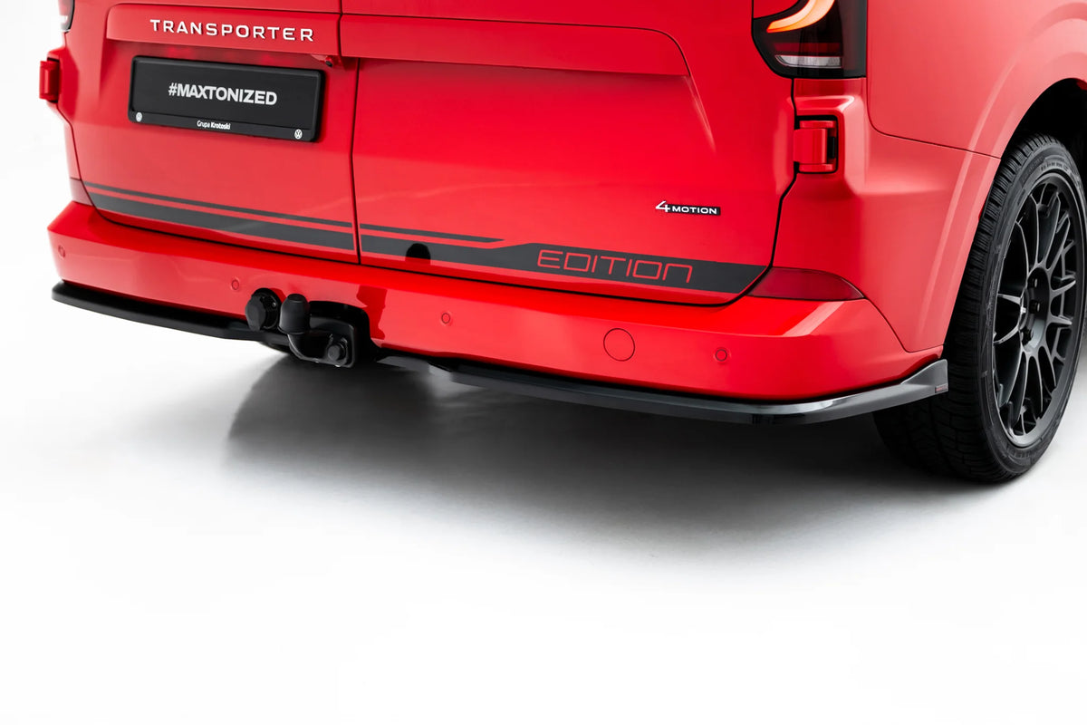 Nærbilde av sidesplitter bak på Volkswagen Transporter T7