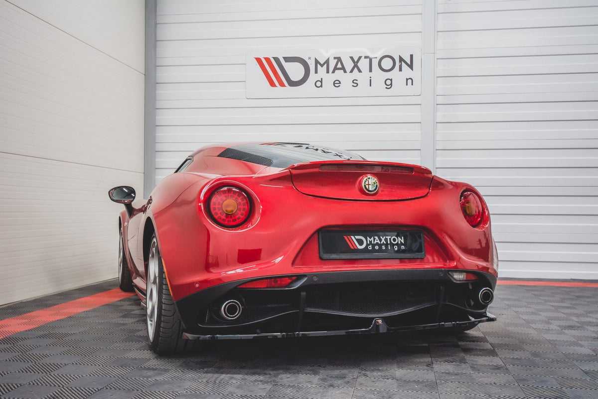 Bakre diffuser til Alfa Romeo 4C i sort teksturert finish sett bakfra