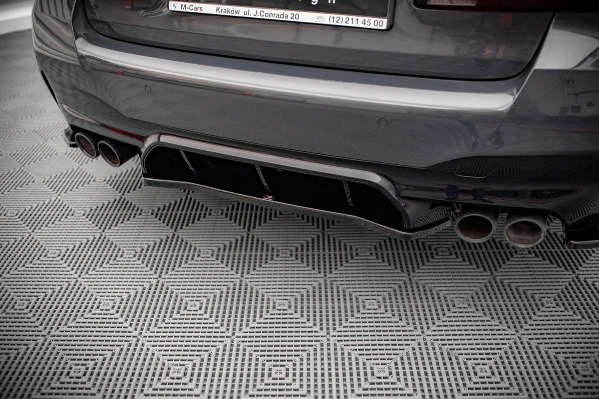 Diffuser BMW M5 F90 montert på bil, detaljvisning av passform