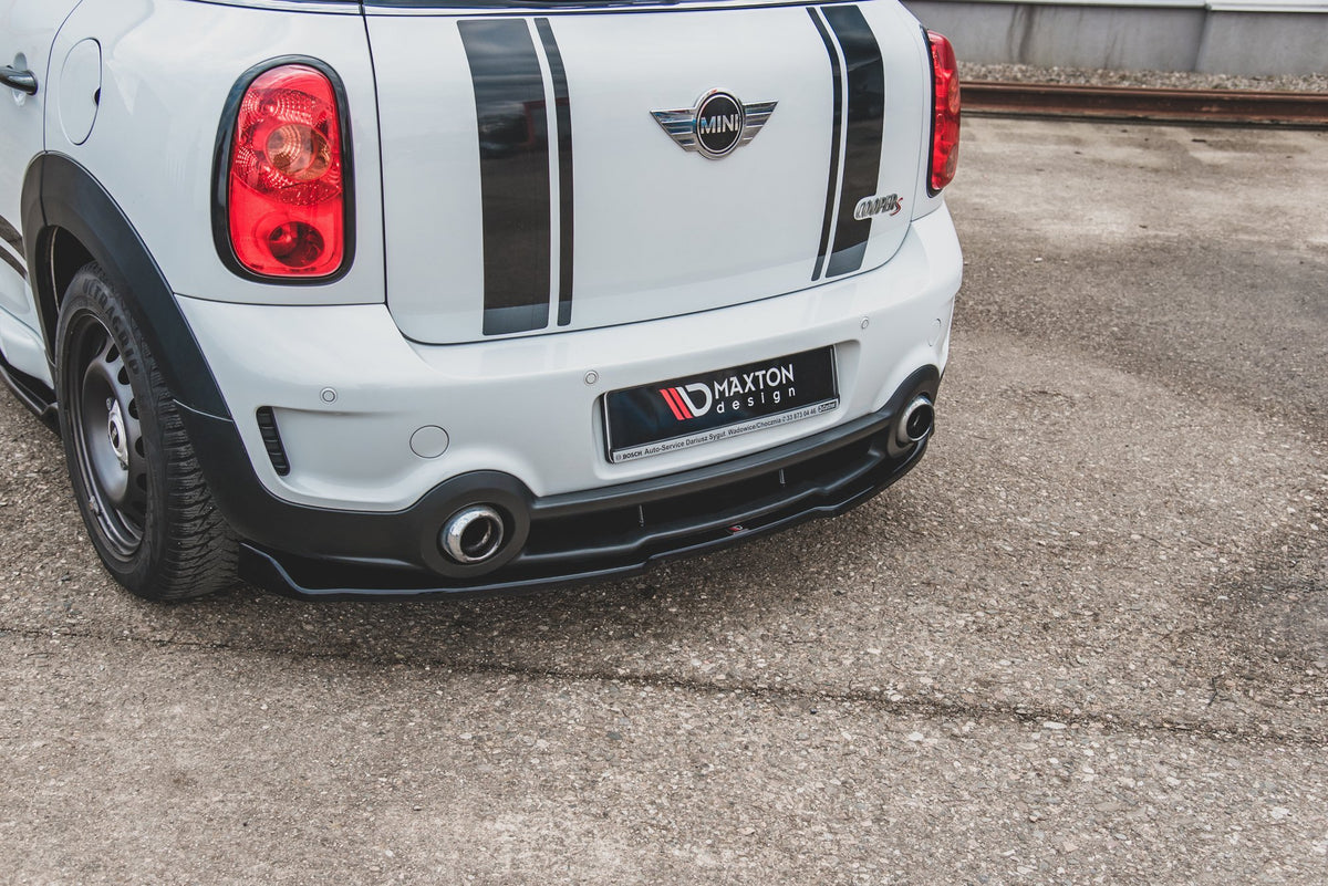 Bakre diffuser til Mini Countryman JCW R60 sett skrått bakfra