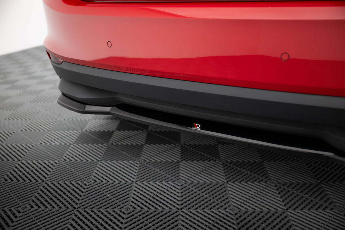 Maxton Design diffuser montert under støtfanger på Skoda Fabia MK4 i skrå vinkel