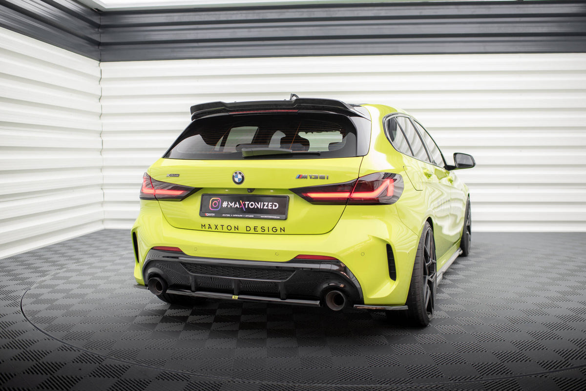 Nærbilde av splitter-profil på Maxton diffuser for BMW F40 M135I