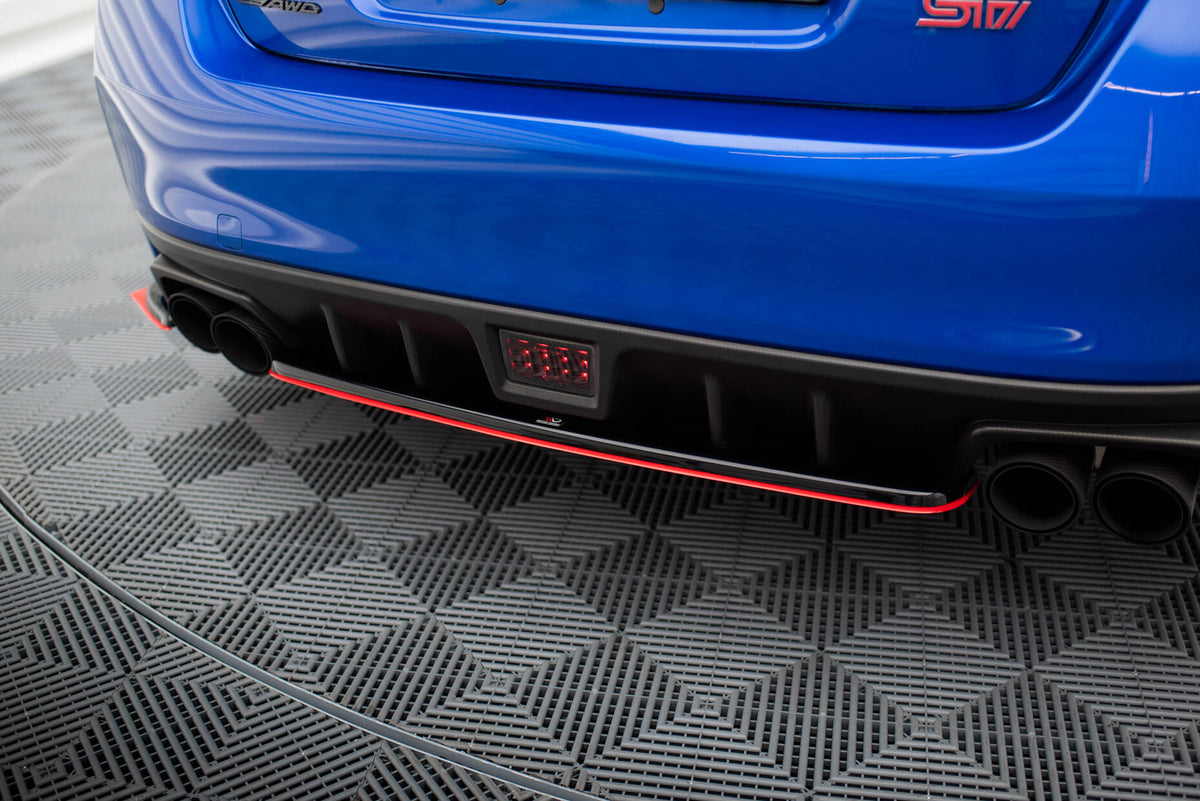 Bakdiffuser V.2 til Subaru WRX STI med rød dekorstripe, skrå vinkel