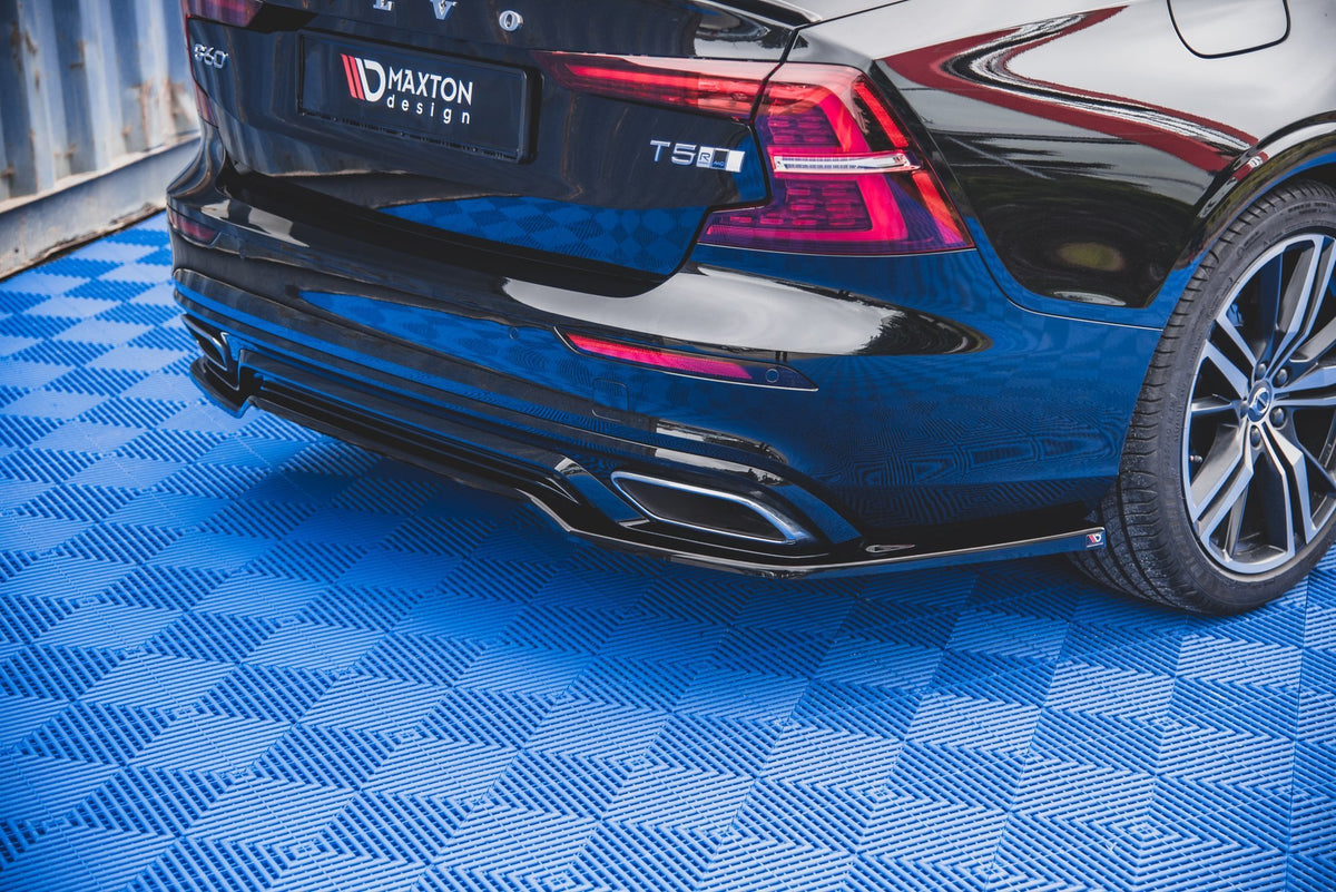 Maxton Design hekksplitter montert under bakre støtfanger på Volvo V60 Mk3
