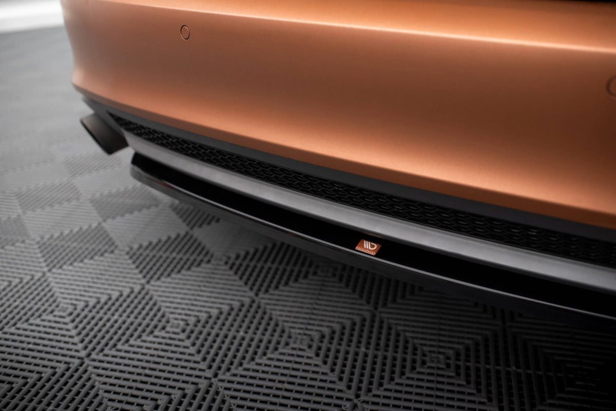 Bakre diffuser fra Maxton montert på Audi A7 S-Line C7 i skrå vinkel
