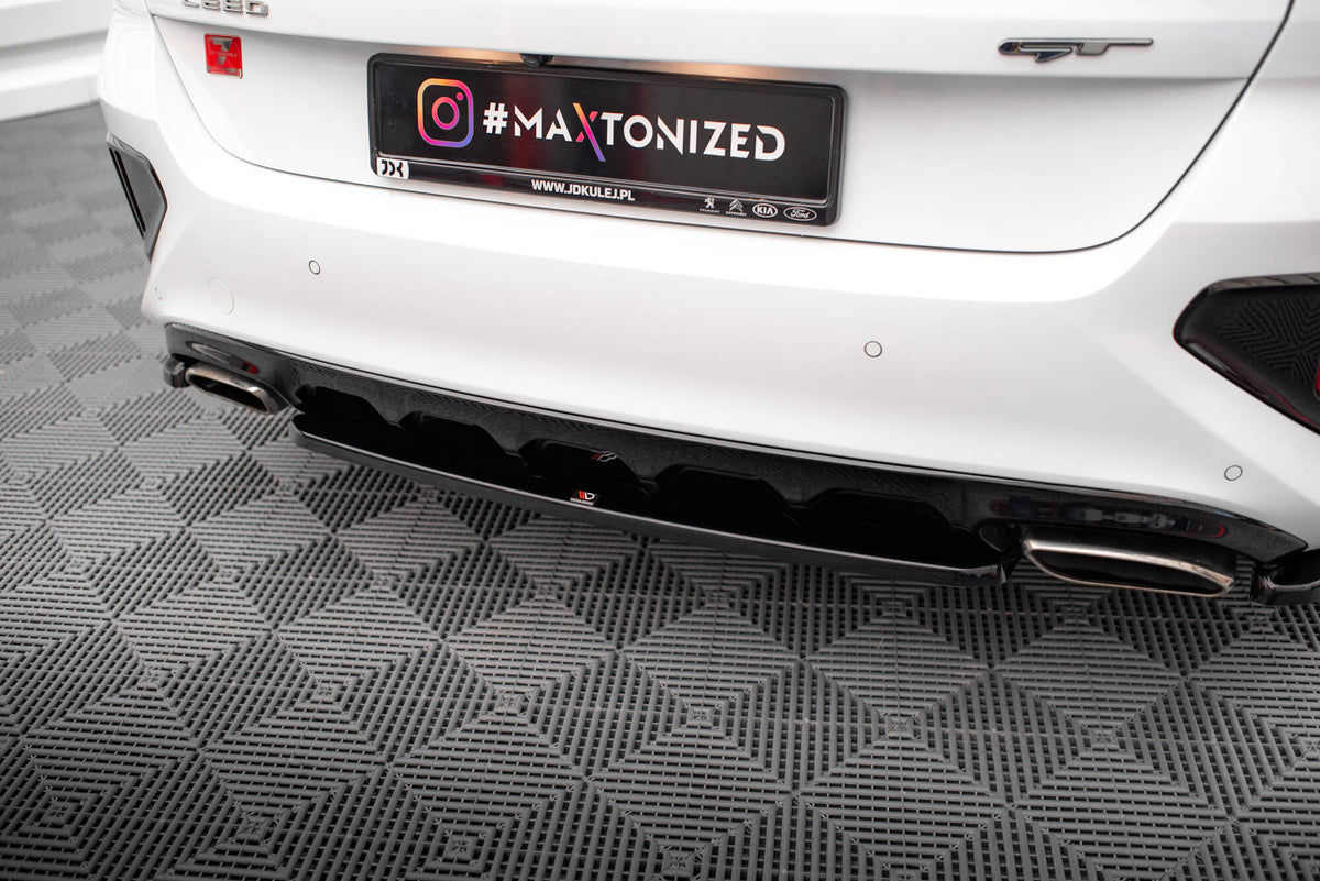 Diffuser til Kia Ceed GT MK3 sett bakfra i sort finish