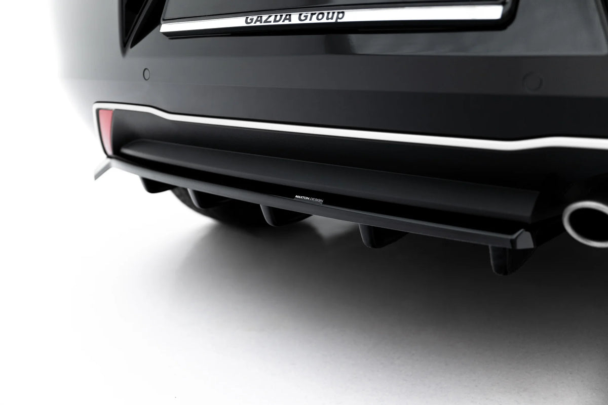 Detalj av blank sort overflate på baksplitter til Alfa Romeo Junior Mk1
