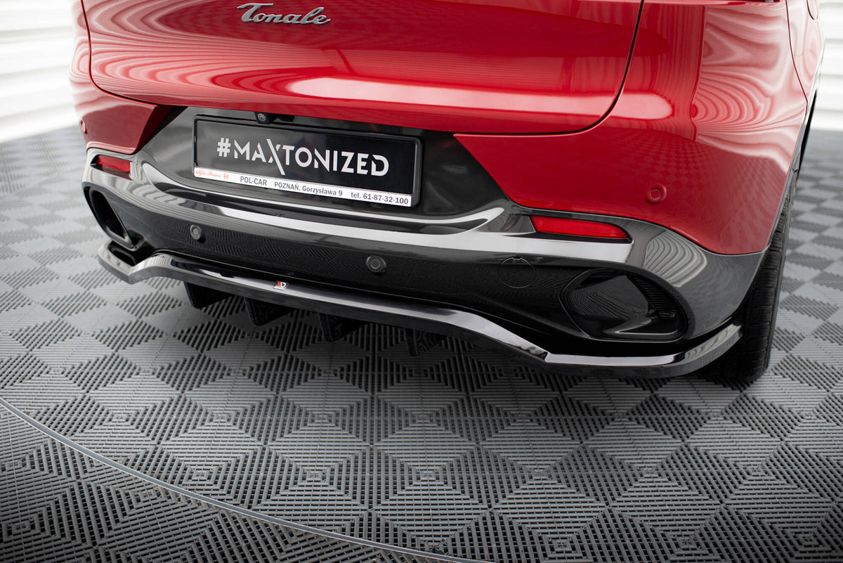 Bakre diffuser med vertikale stenger for Alfa Romeo Tonale MK1 sett bakfra