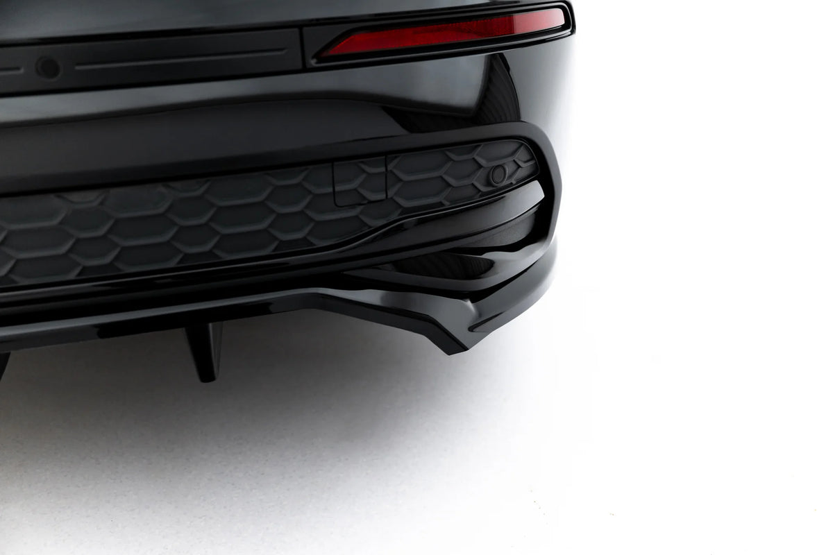 Detaljbilde av Gloss Black-overflate på diffuser til Audi A3 8Y