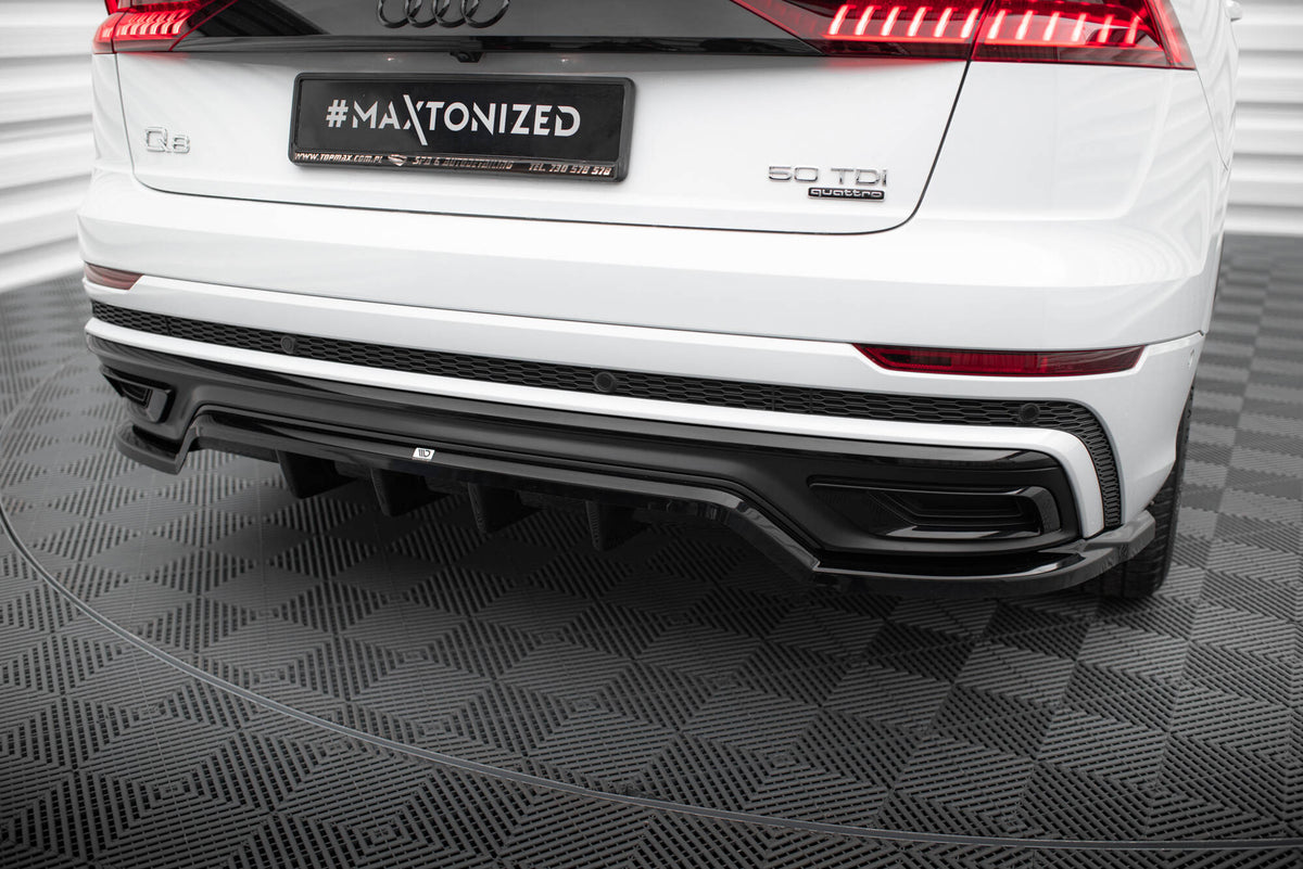 Diffuser med vertikale stenger montert på Audi Q8 S-Line MK1 i sort