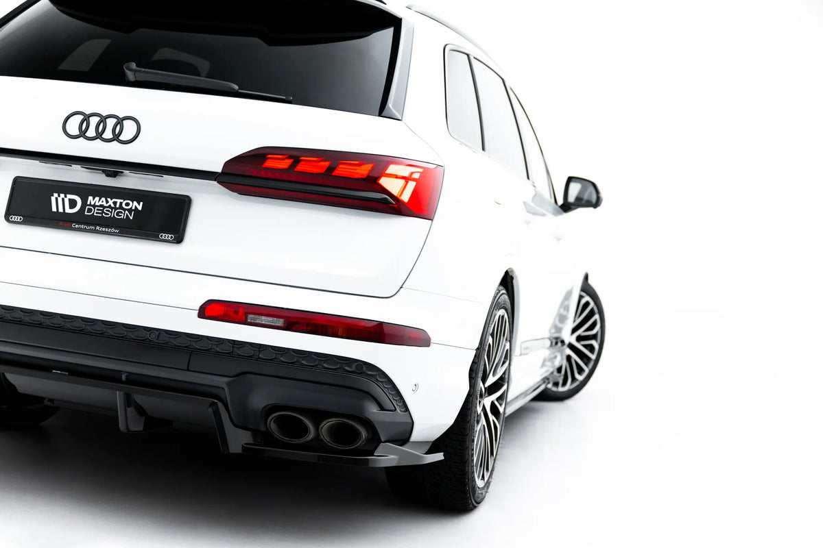 Baksplitter i ABS Gloss Black montert på bakre støtfanger på Audi SQ7