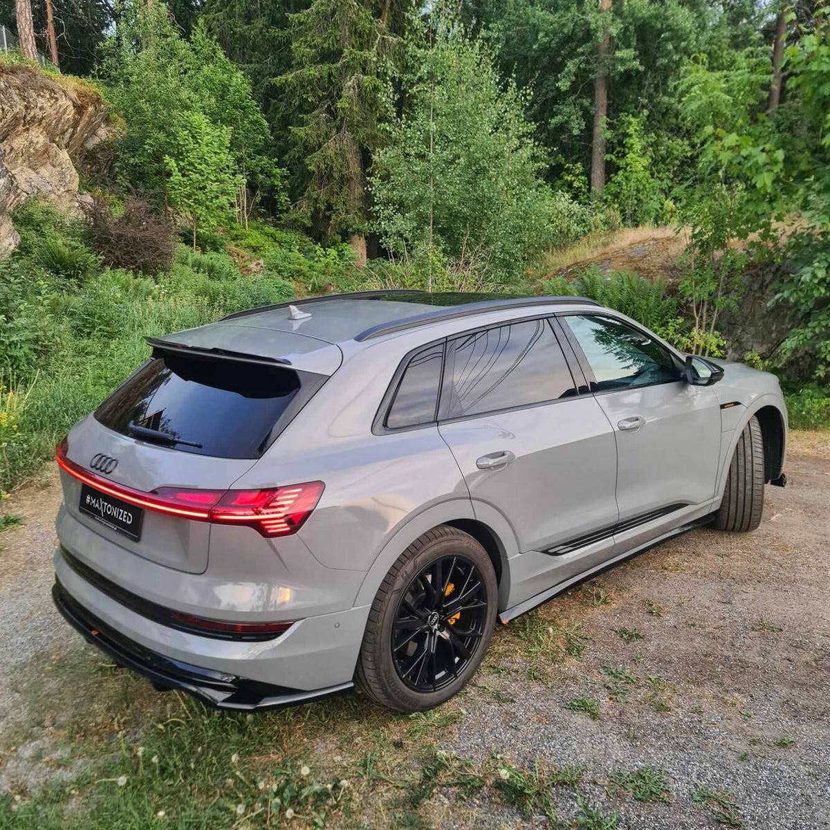 Nærbilde av diffuser med vertikale stenger til Audi e-Tron S-Line