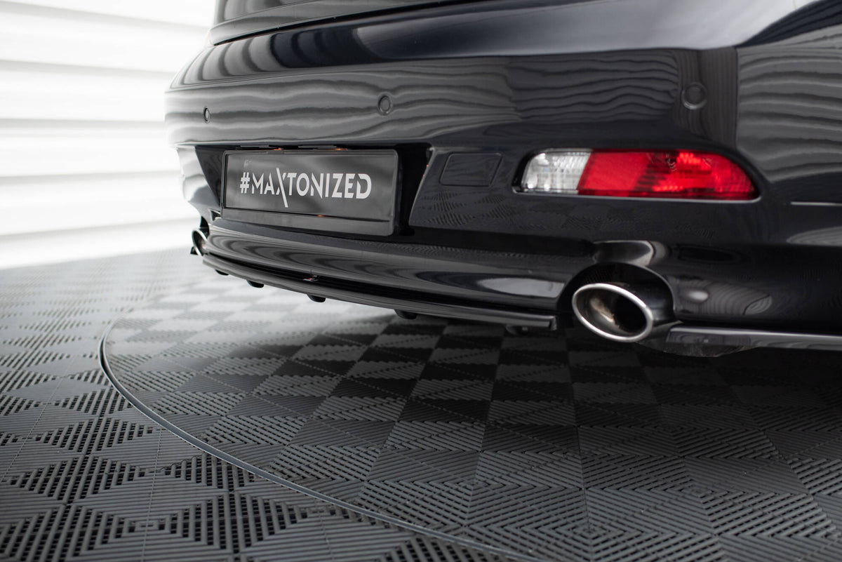 BMW 6 Serie bakdiffuser med integrerte stenger sett nedenfra