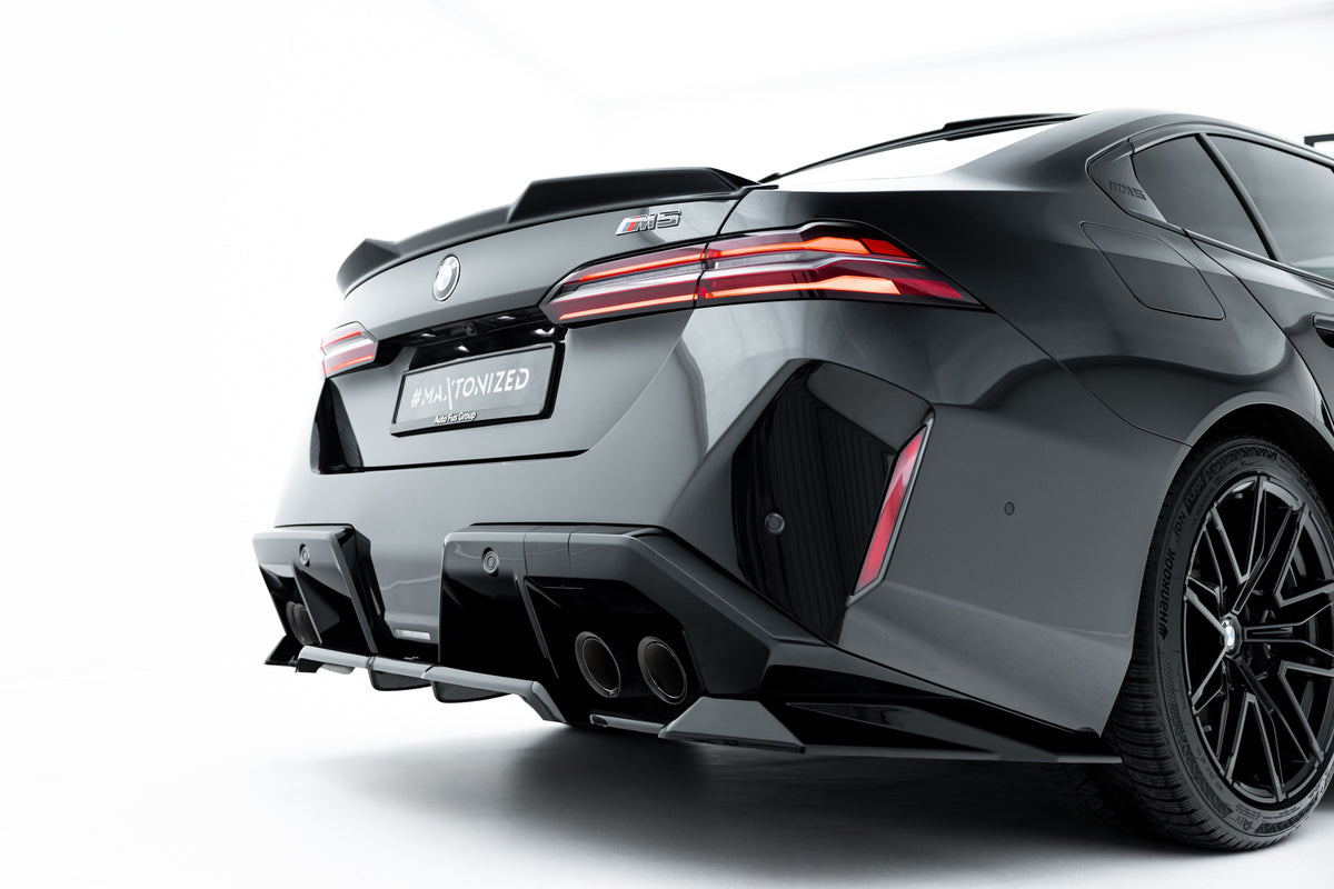 BMW M5 G90 diffuser montert – helhetlig bakparti med sort Maxton Design styling kit