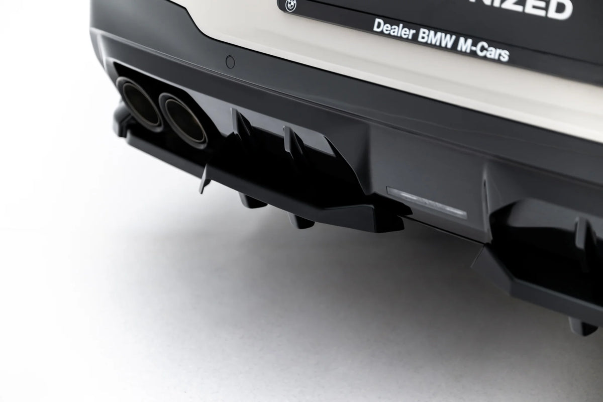 Nærbilde av vertikale ribber på baksplitter til BMW X3 M50 G45