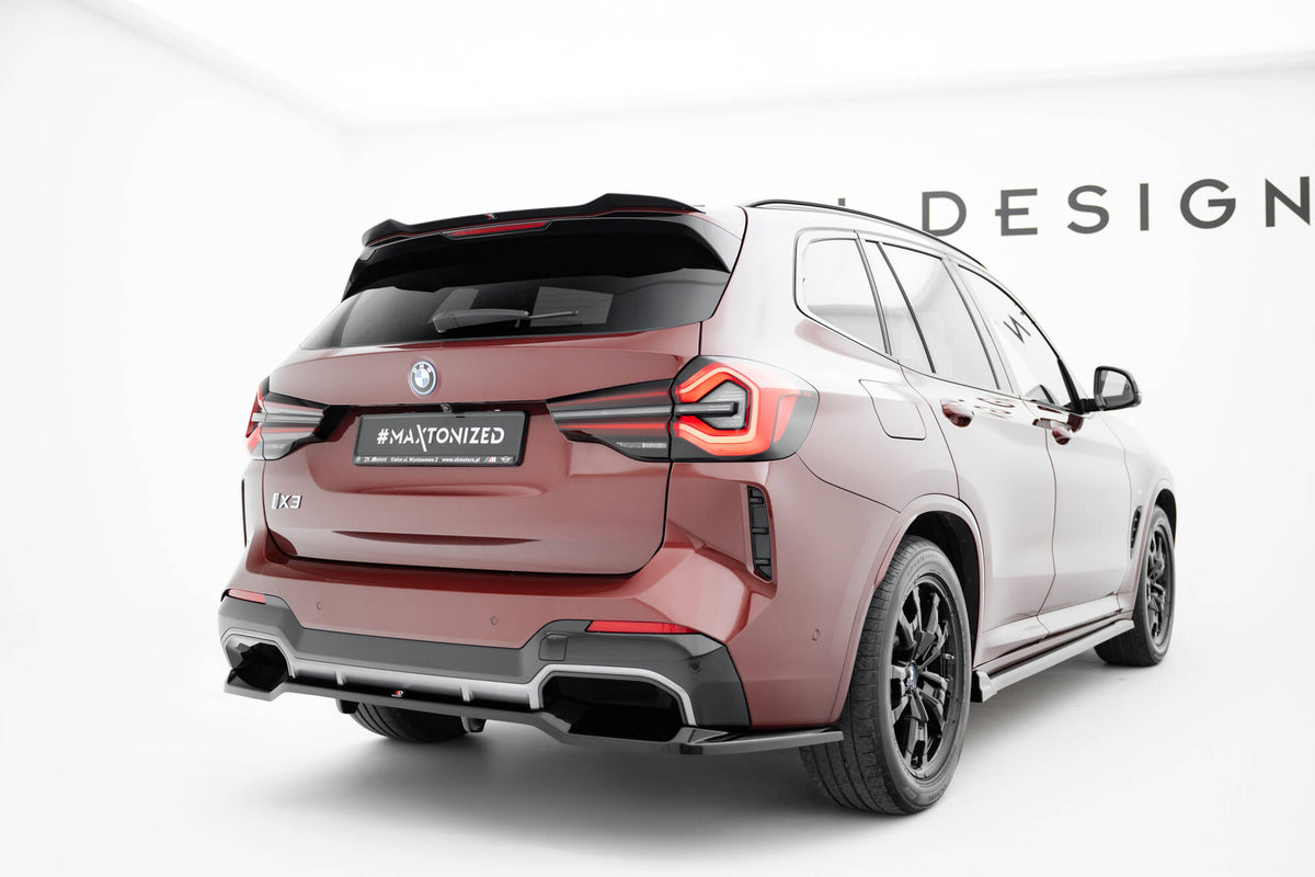 Bakre splitter BMW iX3 G08 Facelift glossy svart – Maxton Design nærbilde