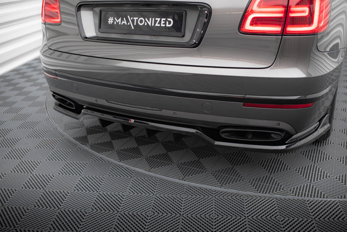 Bakre diffuser med vertikale stenger for Bentley Bentayga Mk1 sett skrått bakfra
