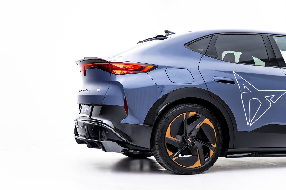 Sidevisning av baksplitter til Cupra Tavascan Mk1