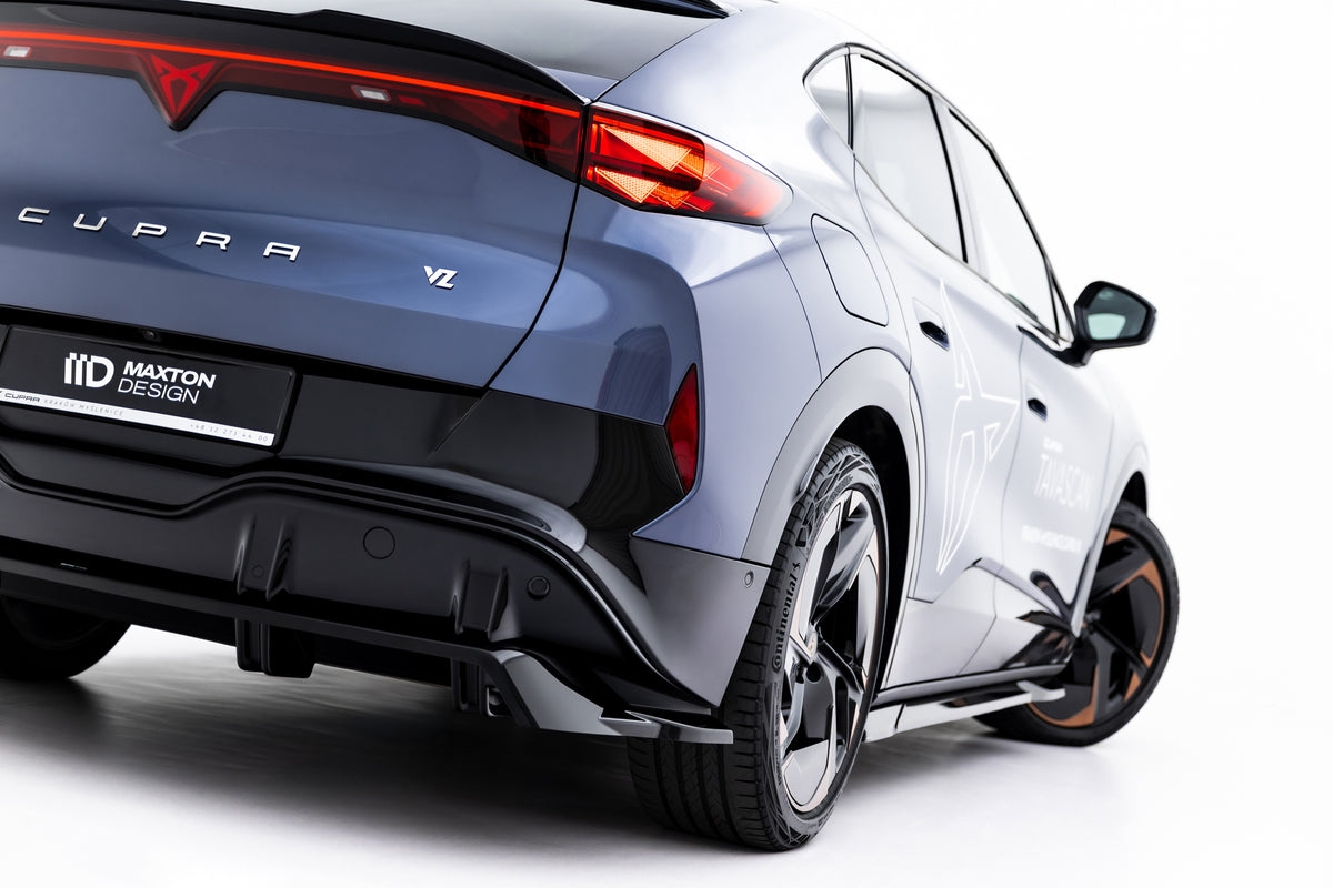 Baksplitter i Gloss Black montert bak på Cupra Tavascan Mk1