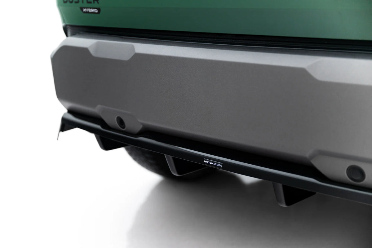 Baksplitter fra Maxton Design montert på bakfangeren på Dacia Duster Mk3