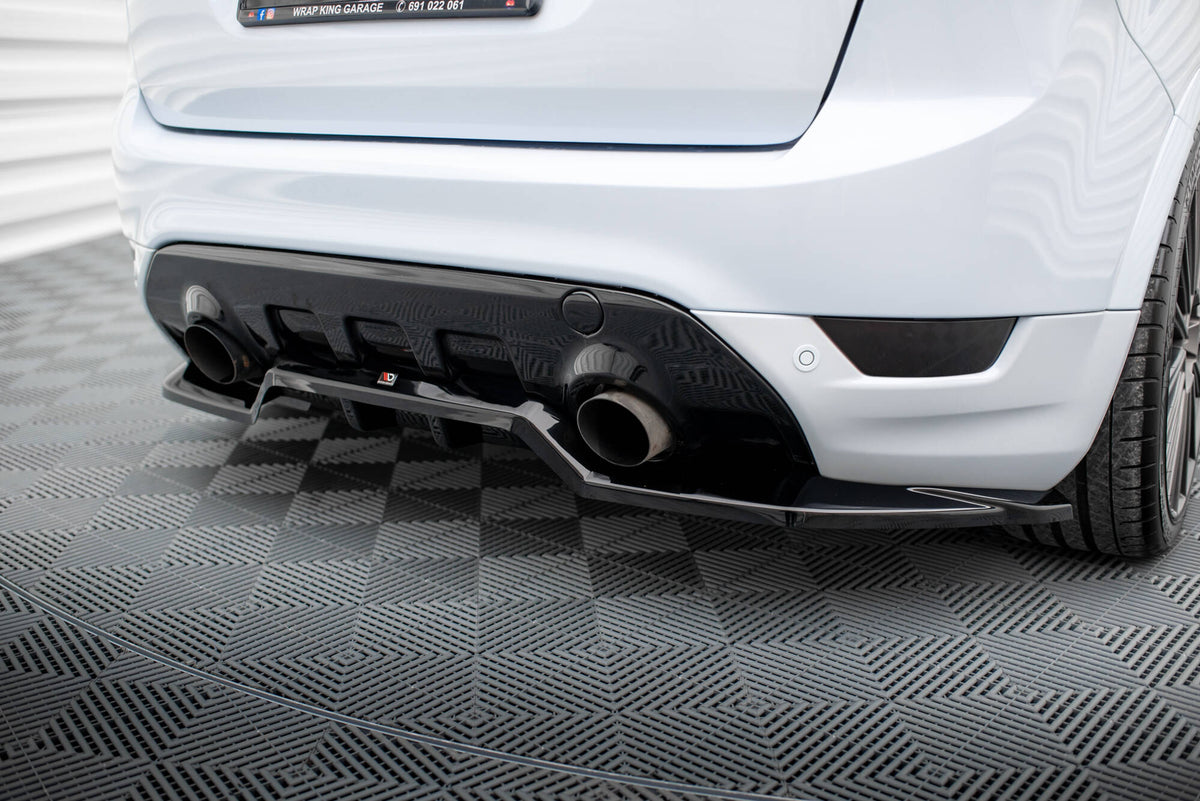 Ford Kuga ST MK1 diffuser fra Maxton Design, oversiktsbilde med stripe