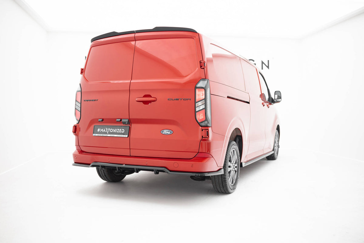 Bakre splitter til Ford Tourneo Custom MK2 i nærbilde av overflatestruktur