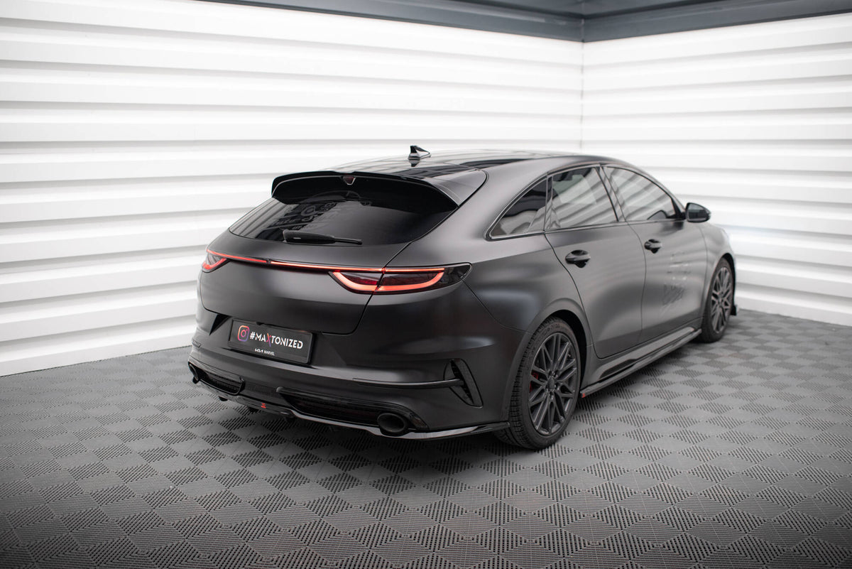 Bakre splitter fra Maxton Design montert på Kia Proceed GT, skrå vinkel