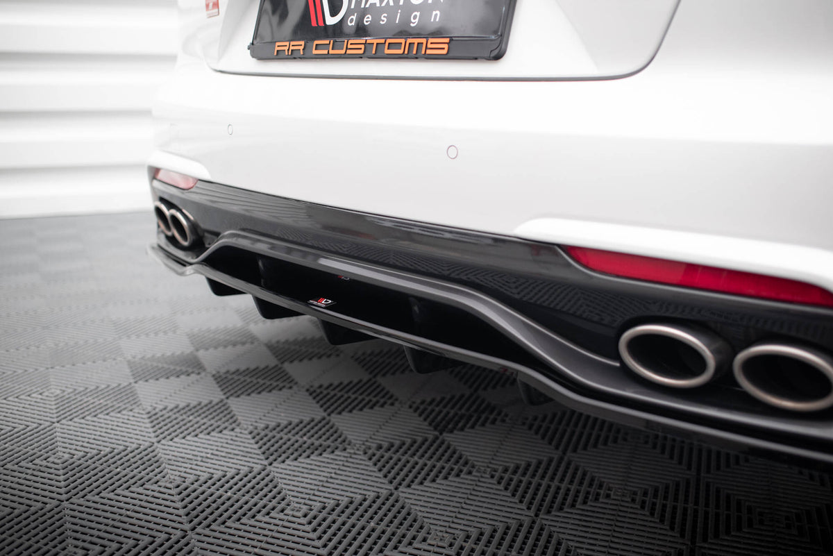 Maxton Design diffuser for Kia Stinger Mk1 fra skrå vinkel