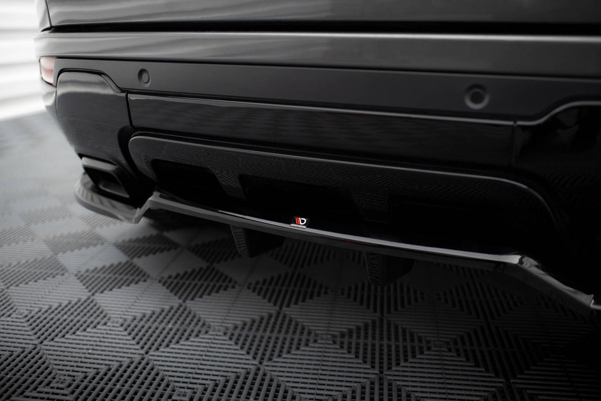 Maxton Design diffuser montert på Range Rover Evoque HSE Dynamic, skrå vinkel