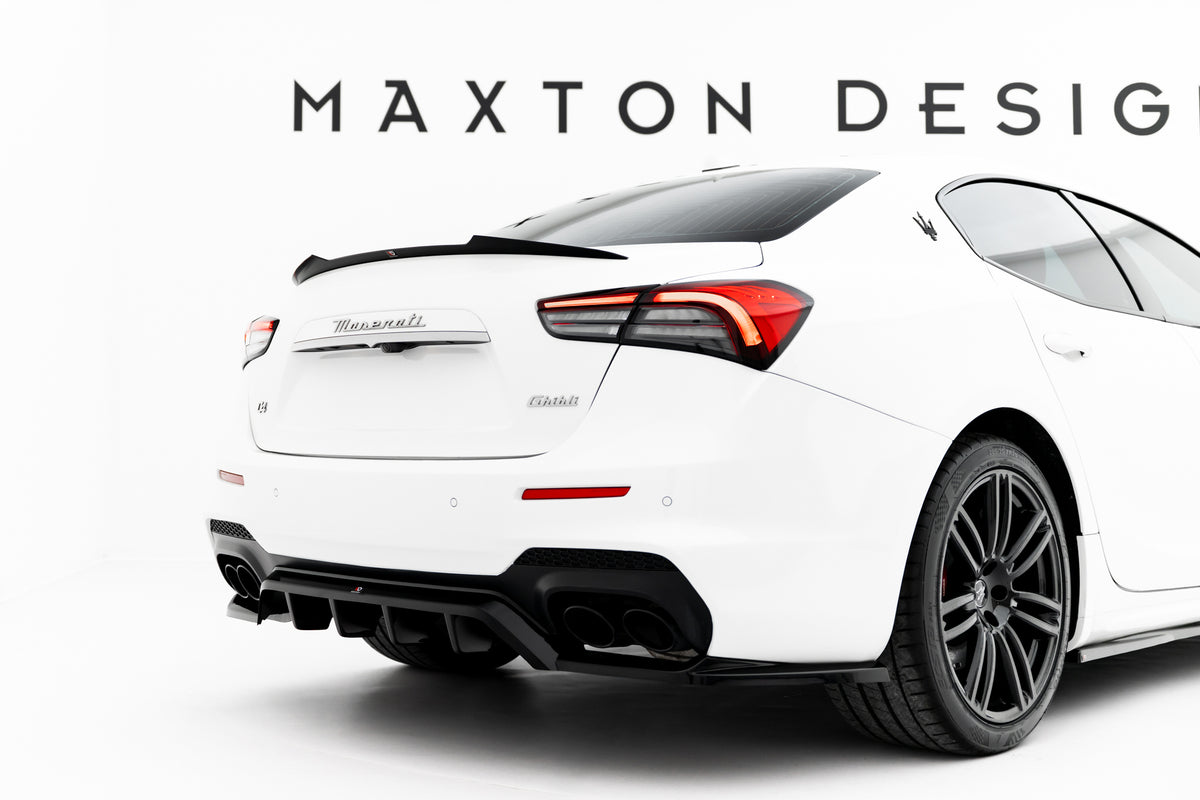 Diffuser med vertikale stenger for Maserati Ghibli Modena MK3 Facelift, sett bakfra