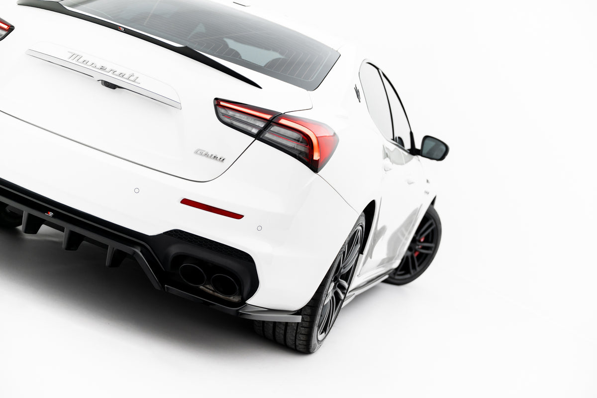 Bakre diffusersett til Ghibli Modena MK3 Facelift med vertikale stenger, ovenfra