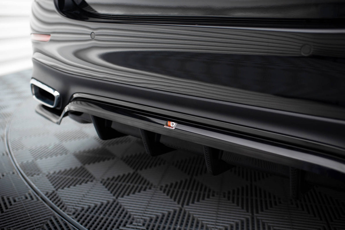 Diffuser til Mercedes E AMG-Line W214 sett ovenfra med strukturert overflate