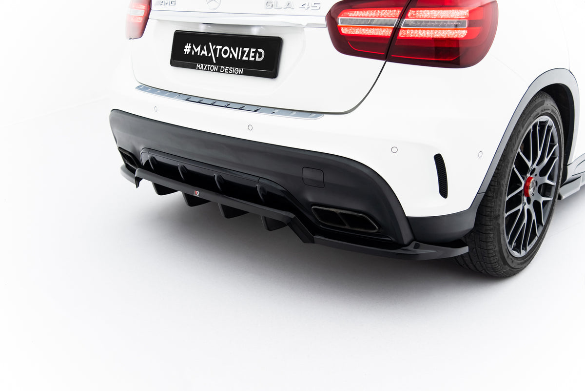 Diffuser med vertikale stenger til Mercedes GLA 45 AMG X156 Facelift, sett bakfra