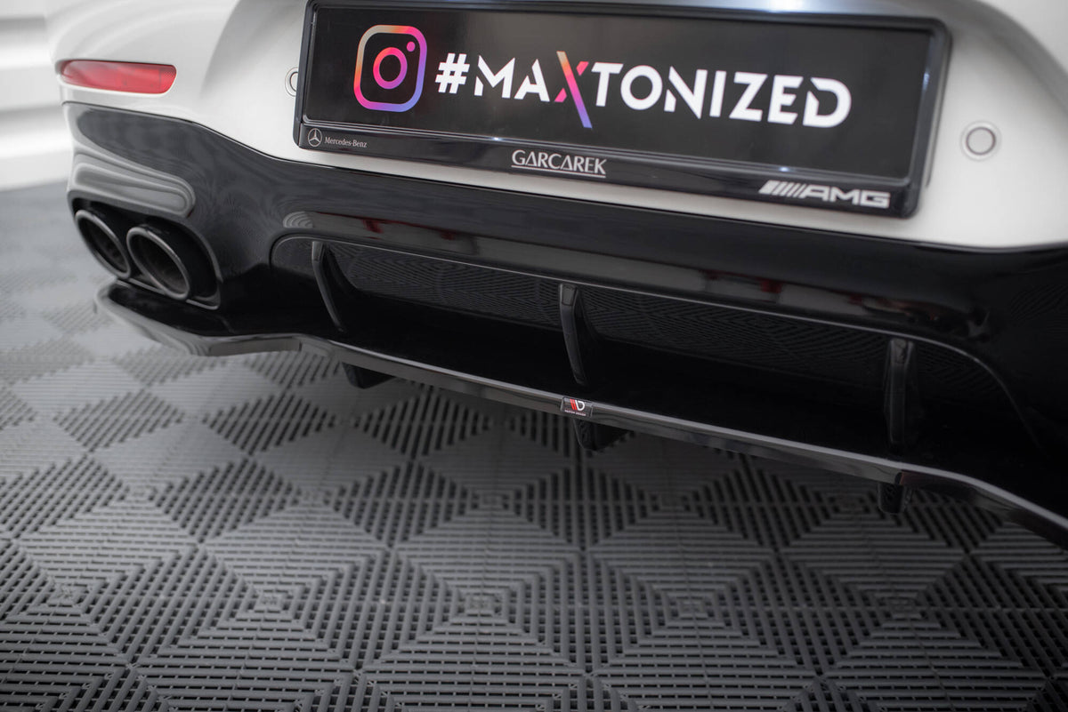 Mercedes AMG GT 43 Coupe med Maxton-diffuser sett nedenfra
