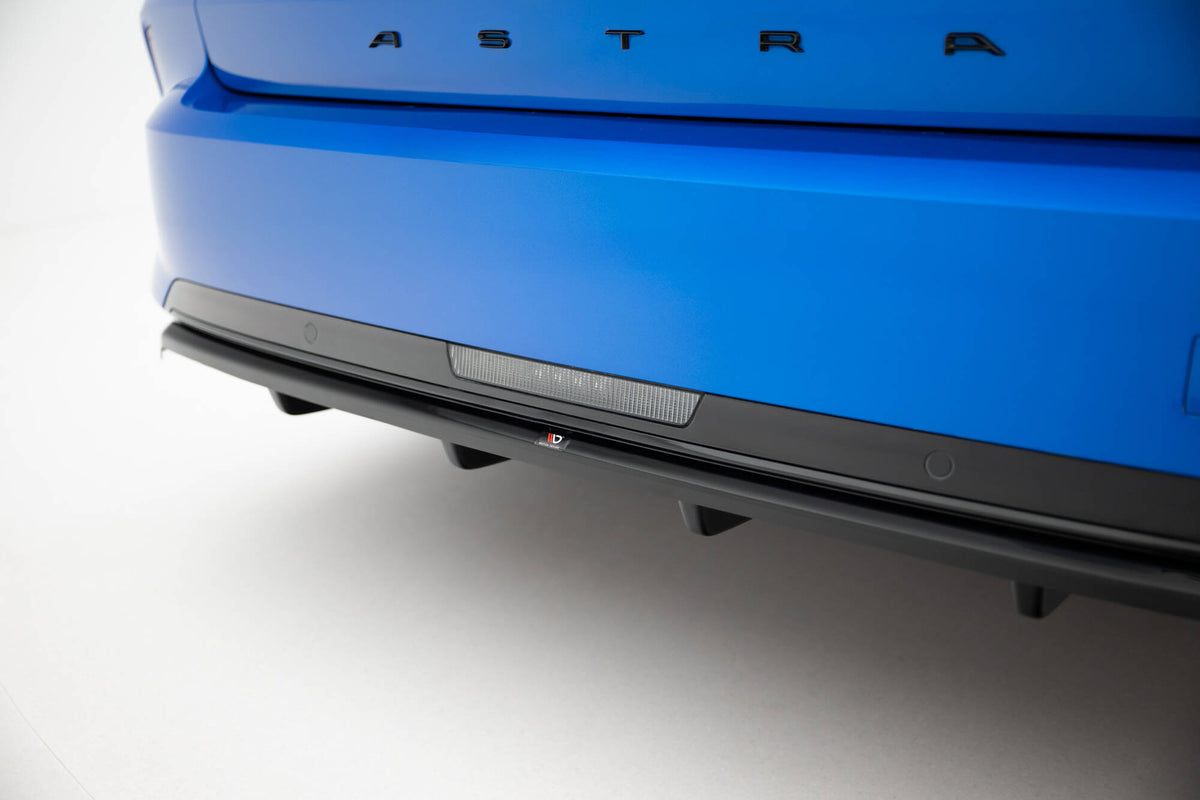 Nærbilde av vertikale stenger på diffuser til Opel Astra Sports Tourer Mk6