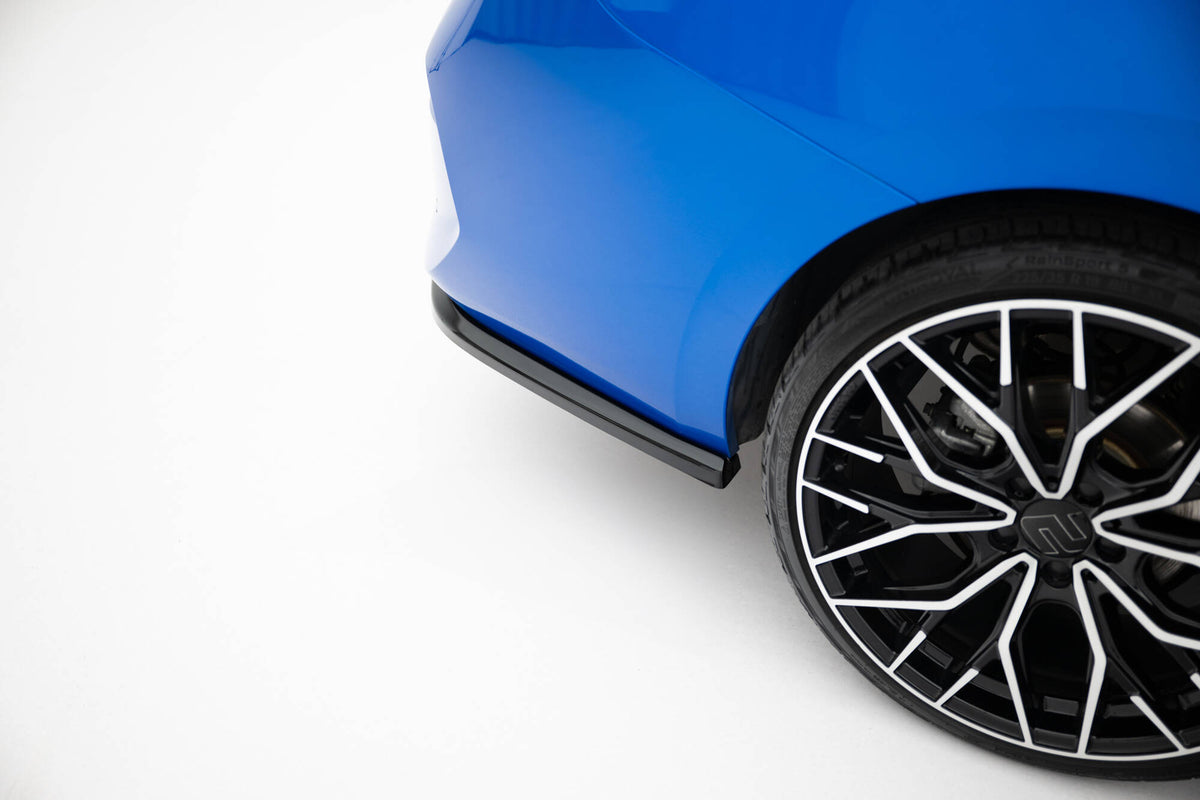 Maxton Design diffuser montert på Opel Astra Sports Tourer L, skrå vinkel