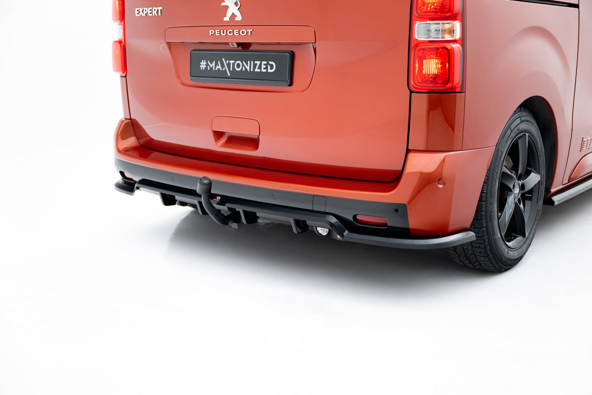 Nærbilde av diffuser i sort ABS-plast til Peugeot Expert Mk3