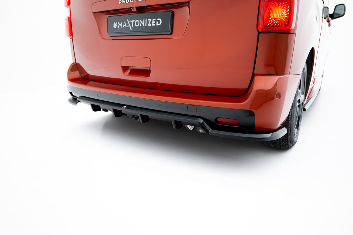 Bakre splitter til Peugeot Expert Mk3 vist underfra med festepunkter synlige