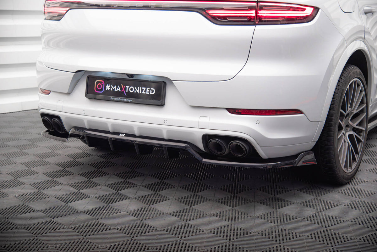 Diffuser til Porsche Cayenne Mk3 fra Maxton Design, sett bakfra med vertikale stenger