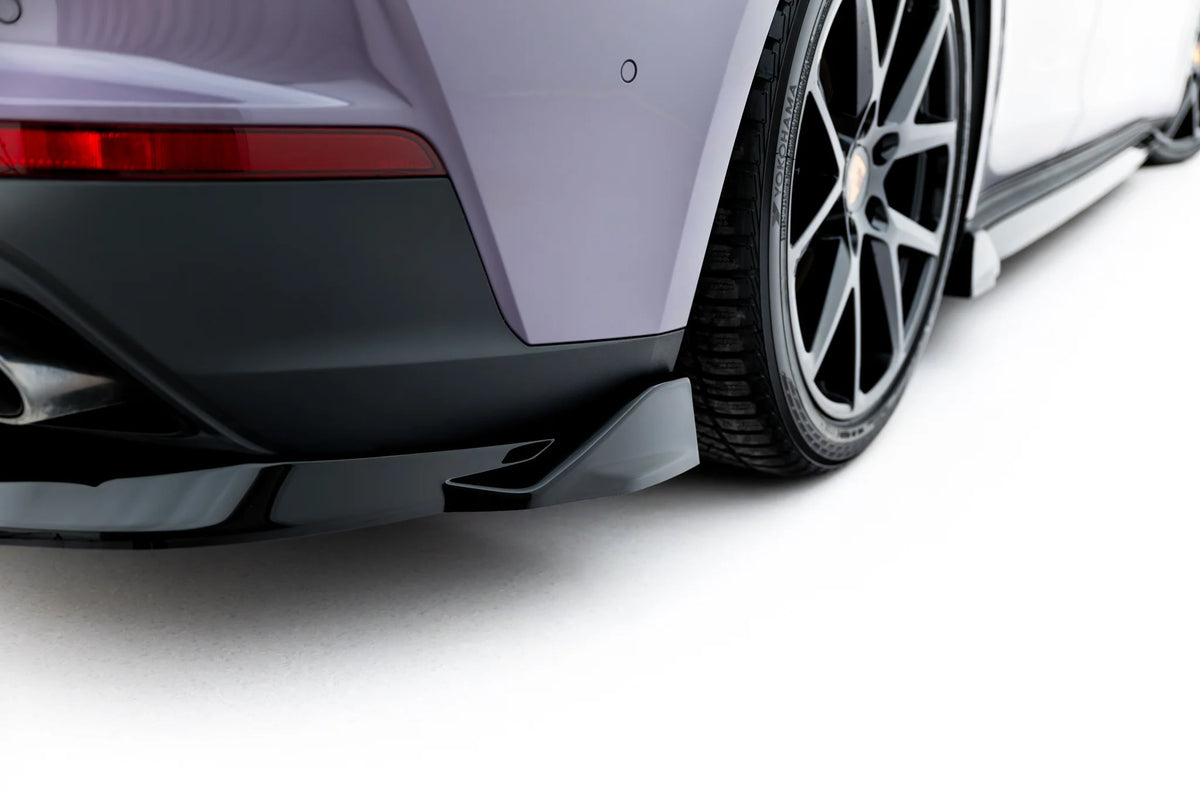 Detalj av Gloss Black-overflate på diffuser til Porsche Panamera 972