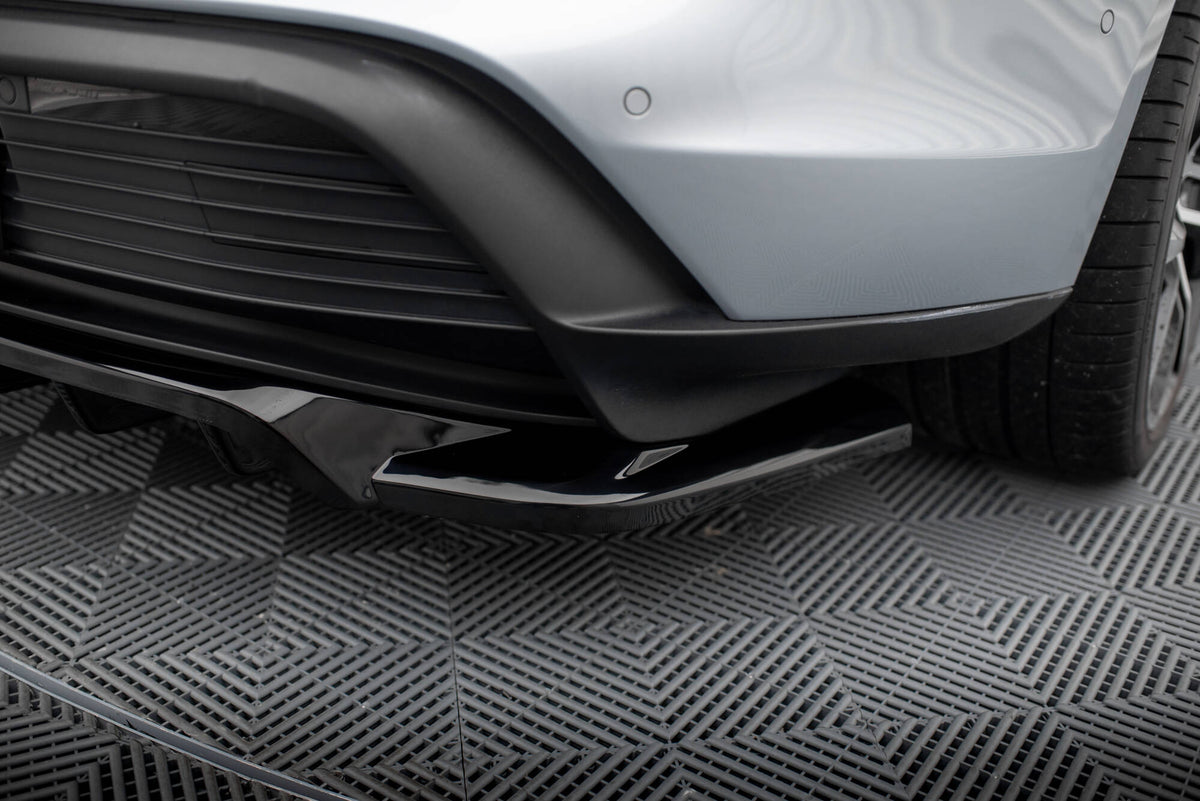 Maxton Design diffuser i glossy svart ABS-plast for Porsche Taycan produktfoto sett ovenfra
