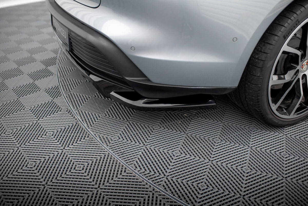 Nærbilde av vertikale stenger på Maxton Design bakdiffuser for Porsche Taycan 4S og GTS MK1