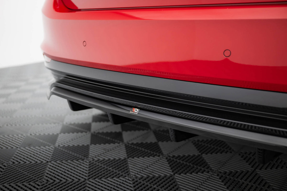 Nærbilde av vertikale ribber på diffuser til Skoda Fabia Monte Carlo MK4