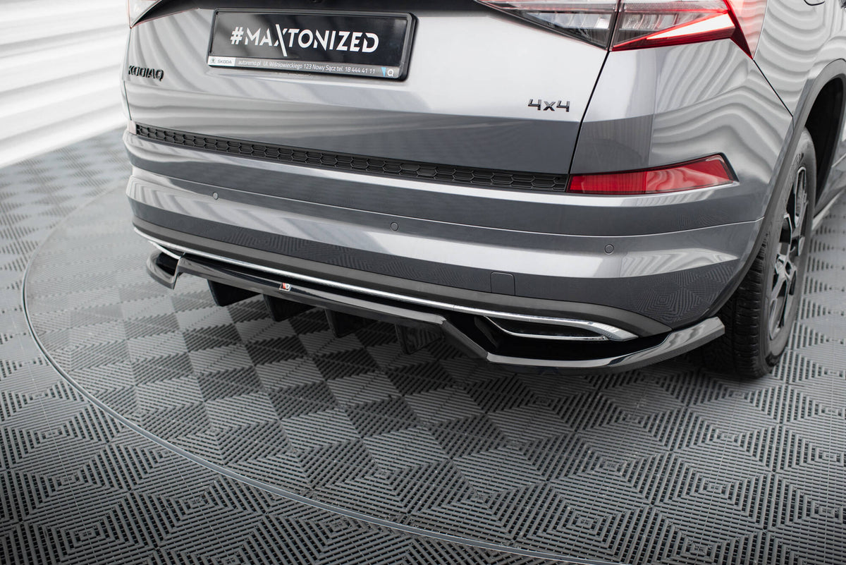 Bakre diffuser med vertikale stenger til Skoda Kodiaq Sportline, sett bakfra